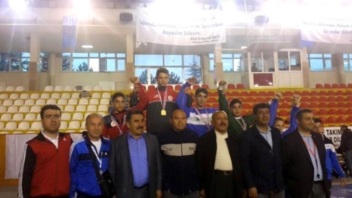 Petrolspor\'lu Güreşçi Türkiye İkincisi Oldu