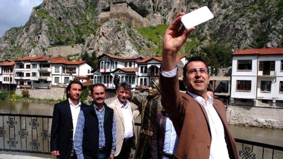 Selfieci Şehzadeye 24 Saat Mobese Takibi