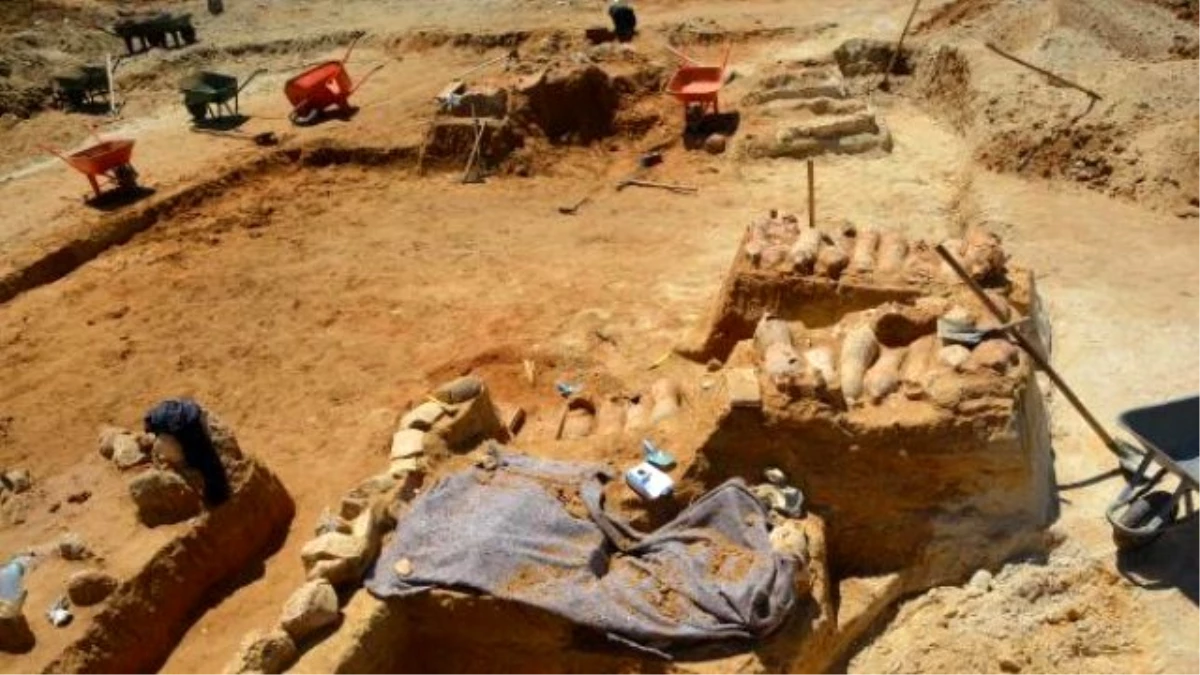 Sinop\'ta 2 Bin 500 Yıllık Antik Mezarlık Gün Yüzüne Çıktı