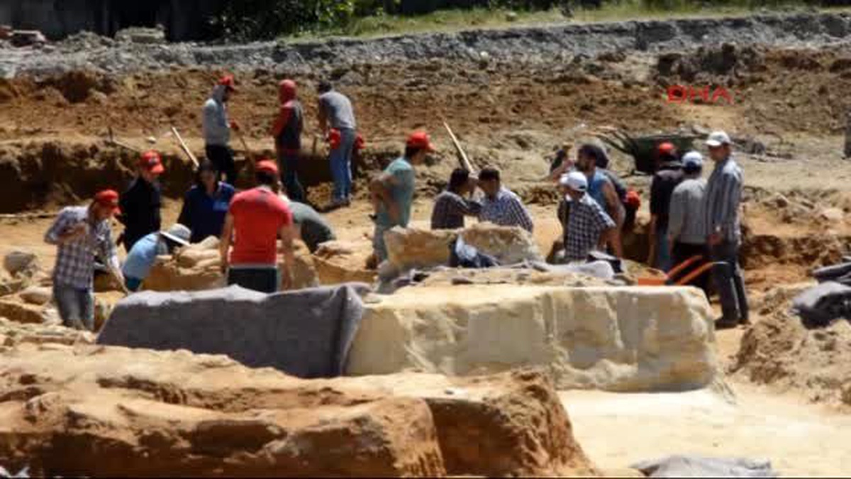 Sinop?ta 2 Bin 500 Yıllık Antik Mezarlık Gün Yüzüne Çıktı