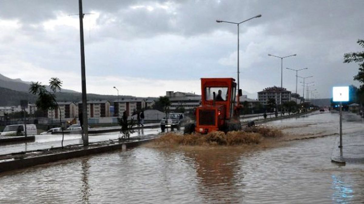 Tunceli\'de Sağanak Yağmur Hayatı Olumsuz Etkiledi