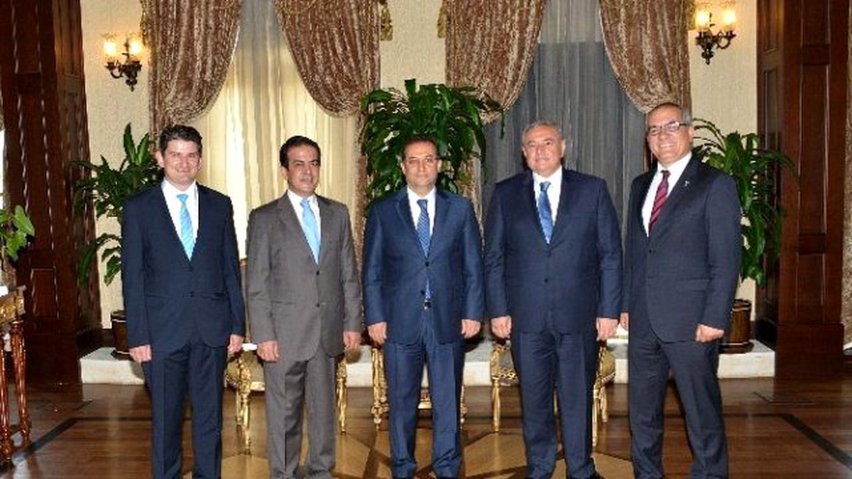 Vali Türker\'e Çiçek Festivali Düzenleme Komitesinden Ziyaret