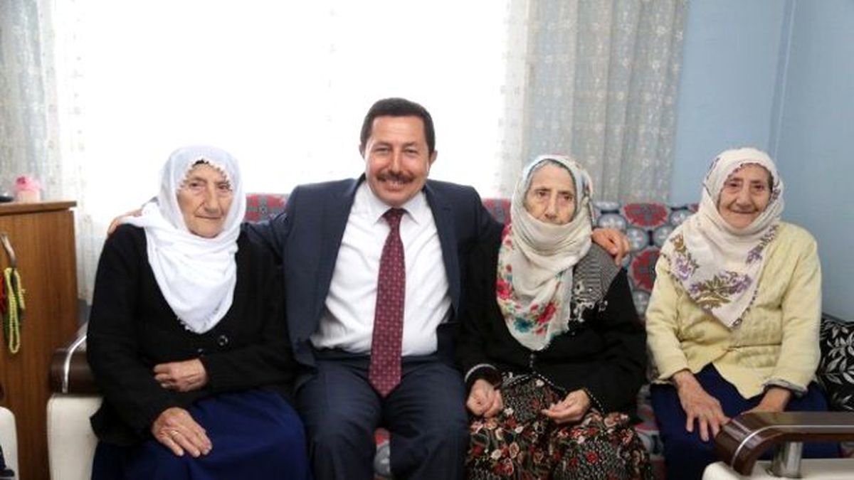 Vali, Üçüz Ninelere Misafir Oldu