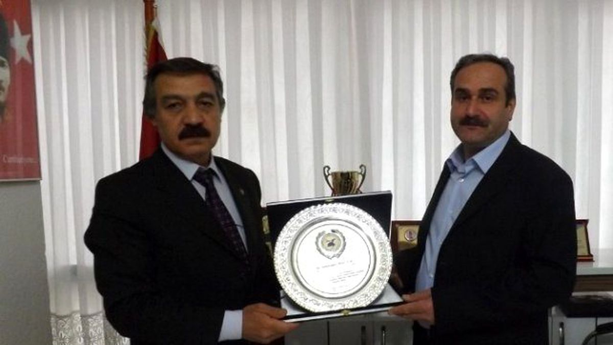 Van\'da Yılın Ahi Adayı ve Annesine Plaket