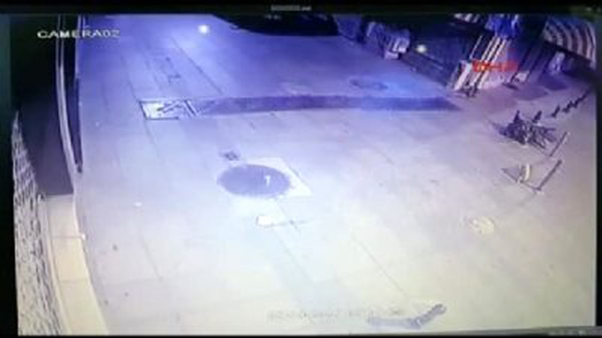 Yeniden// Bahadır Grammeşin\'in Bıçaklanarak Öldürülmesi Görüntüleri Ortaya Çıktı