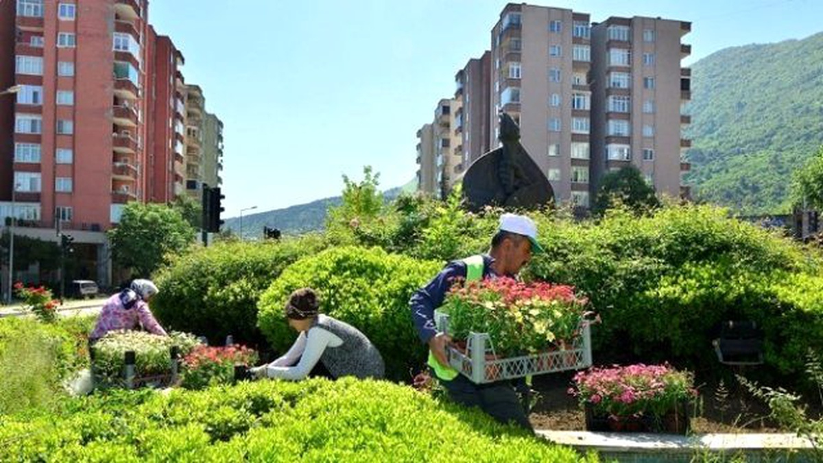 Yıldırım Yazı 100 Bin Çiçekle Karşılıyor