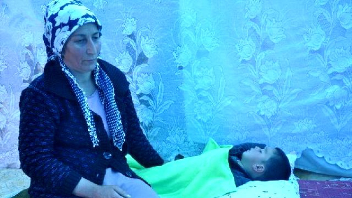 3 Yaşındaki Çocuklarıyla Çadırda Yaşıyorlar