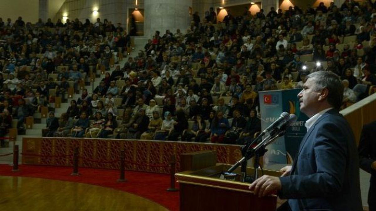 Aile Okulu Seminerleri Nihat Hatipoğlu ile Devam Etti
