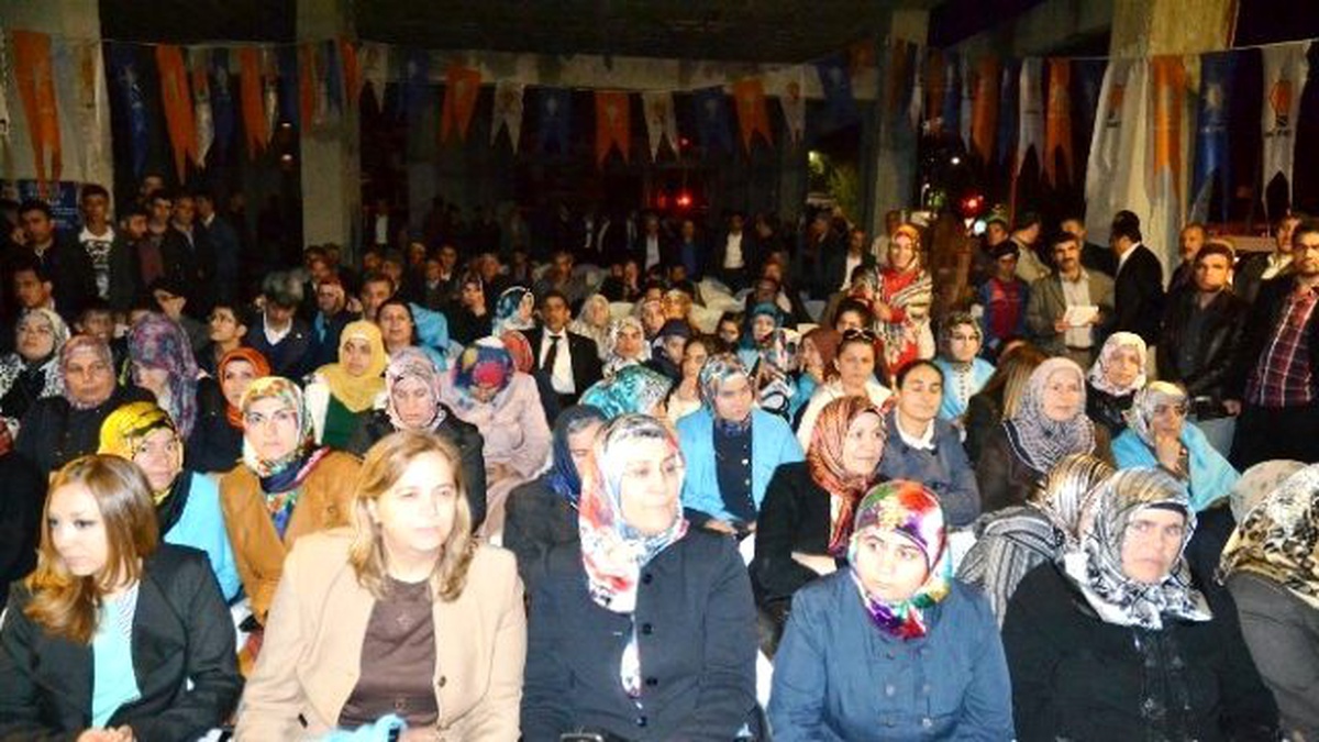 AK Parti Adayları Mahalleleri Geziyor