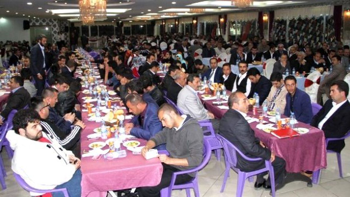 AK Parti\'nin Dünü ve Bugünü Bir Arada