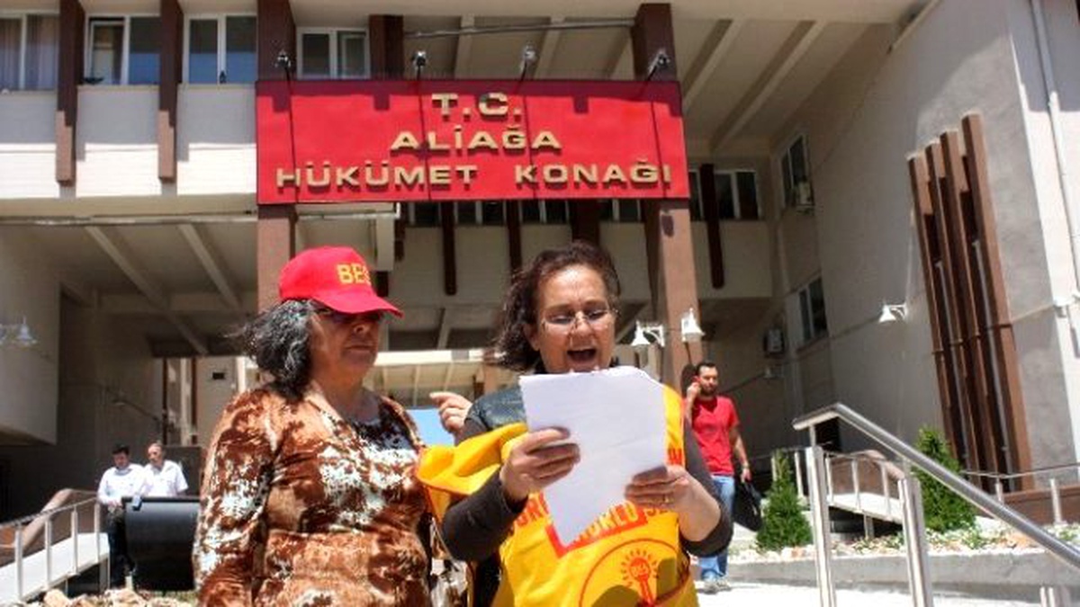 Aliağa Vergi Dairesi Çalışanlarından İş Bırakma Eylemi