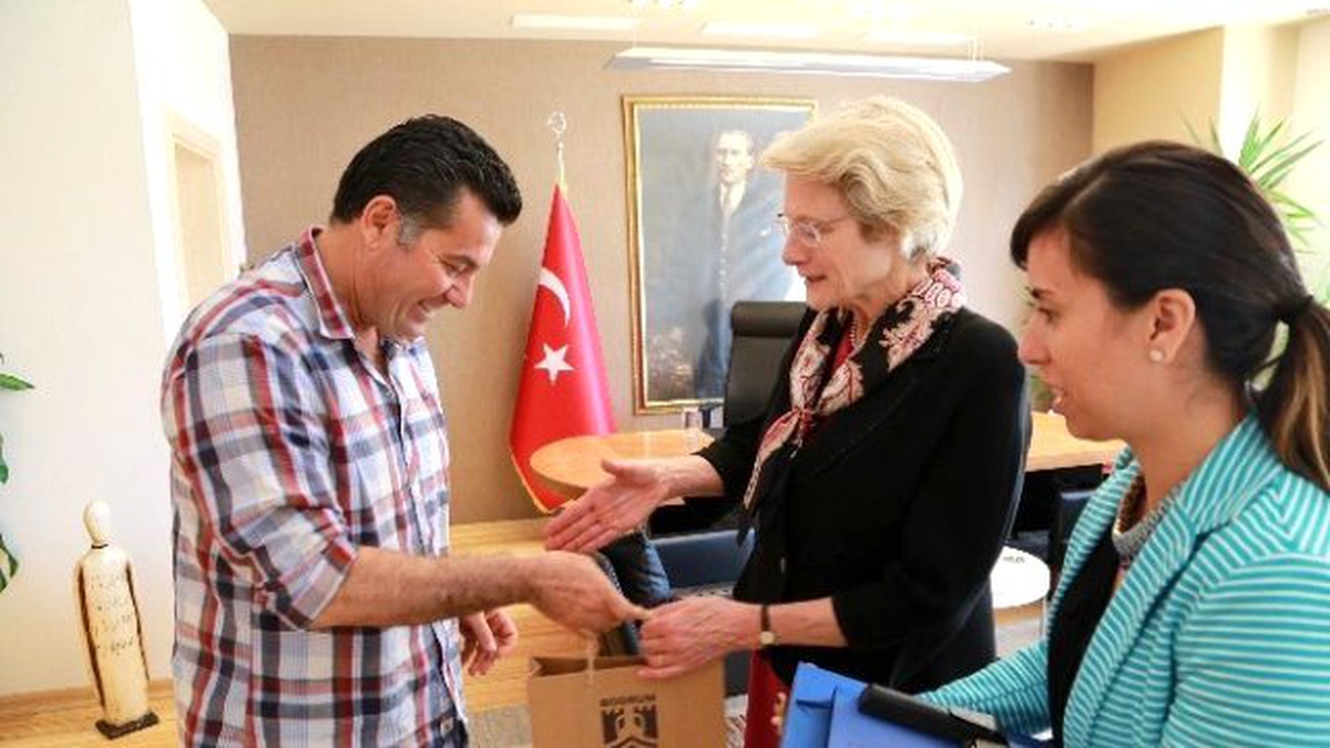 Amerikan Büyükelçiliği Kültür Ataşesi\'nden Başkan Kocadon\'a Ziyaret