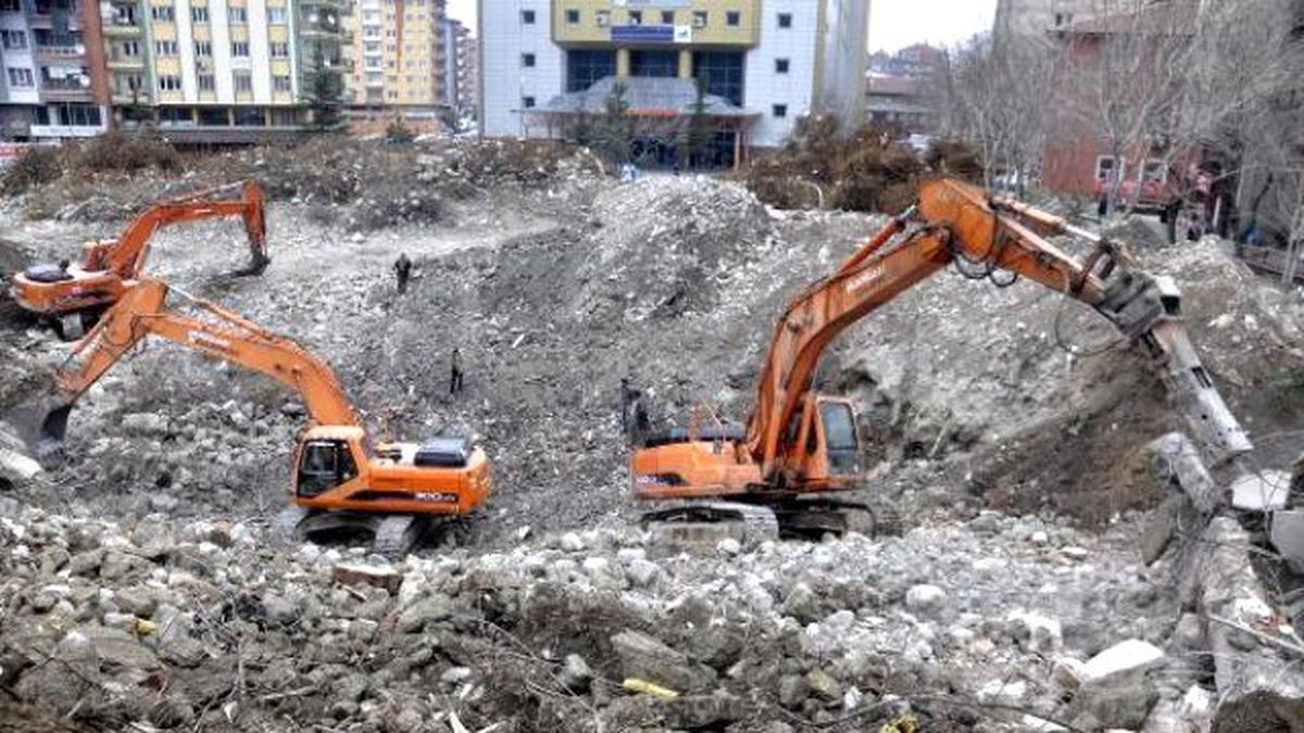 Başbakan Davutoğlu İçin 3 Günde Miting Alanı Oluşturuldu