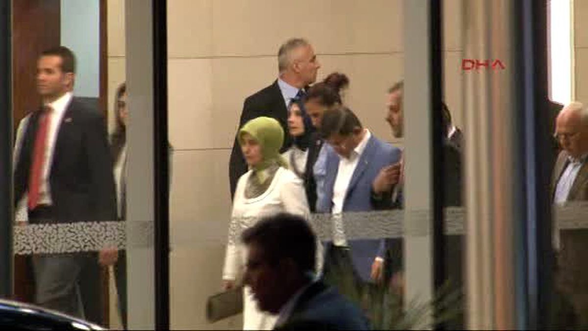 Başbakan Davutoğlu, İstanbul\'a Gitti