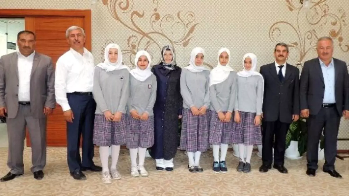 Başkan Şahin, Başarılı Öğrencileri Kutladı