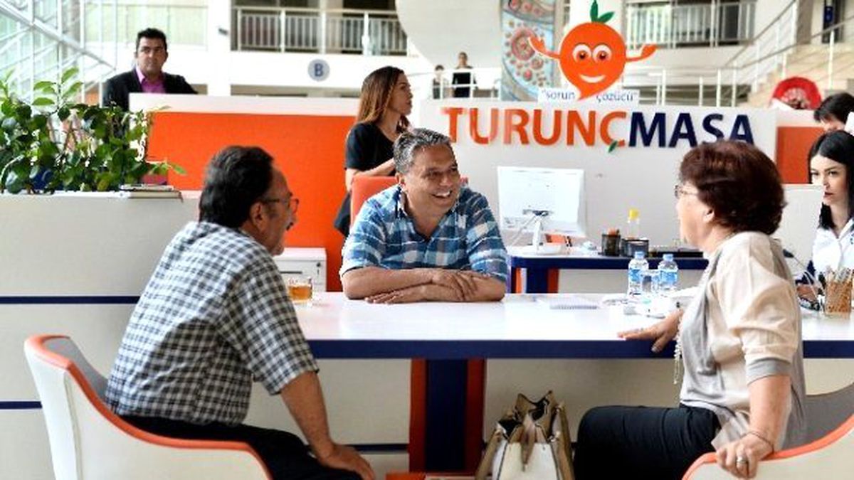 Başkan Ümit Uysal, Vatandaşı Turunç Masa\'da Karşıladı