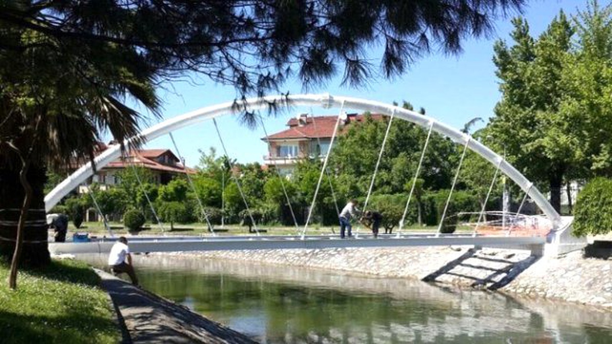 Çark Deresi\'ne Yeni Yaya Köprüsü