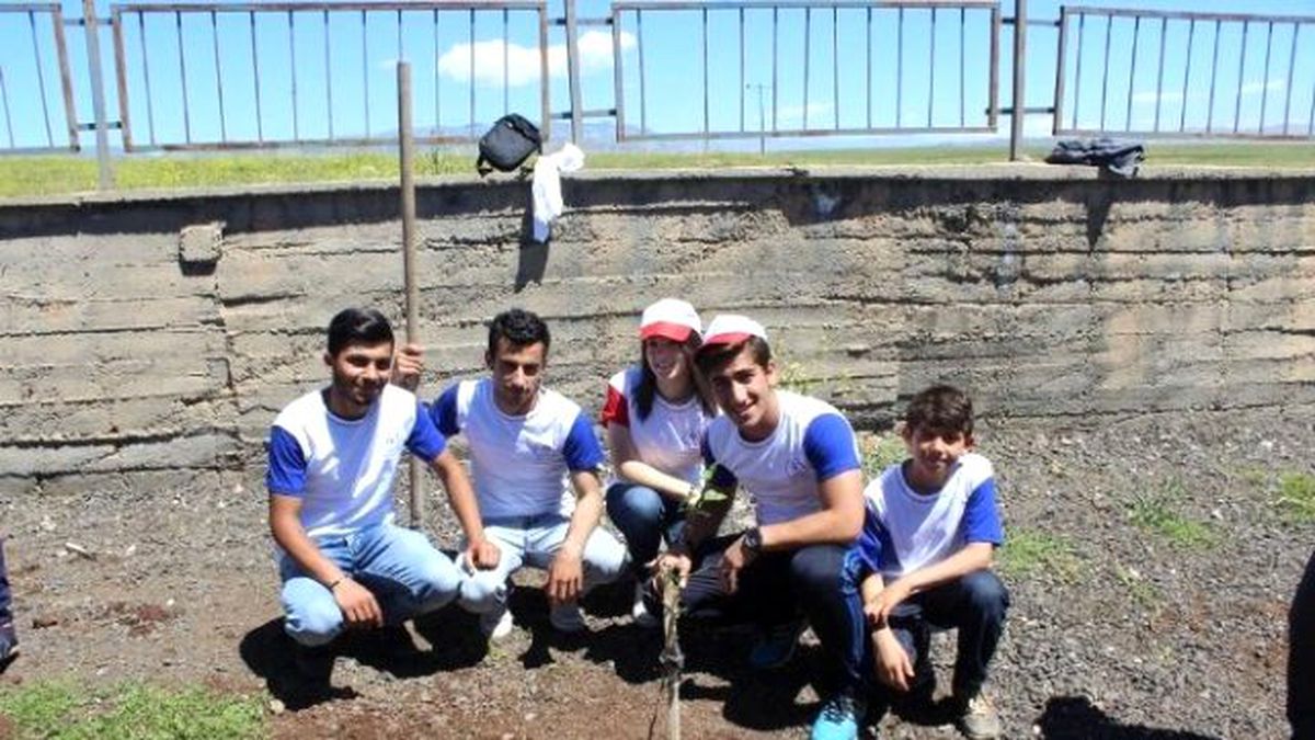 Cizre\'de \'Haydi, Sende Bir Ağaç Dik, Geleceğe Hayat Ver\' Etkinliği Düzenlendi