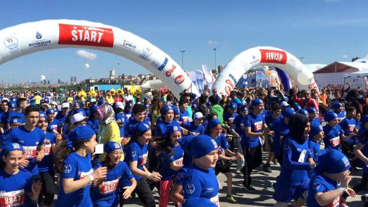 Çocuk Maratonunda 6 Bin Şampiyon Madalyalarını Aldı