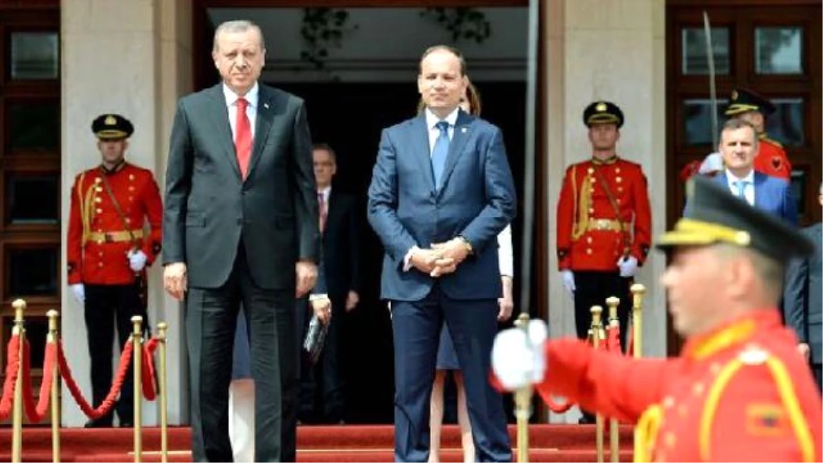 Cumhurbaşkanı Erdoğan Arnavutluk\'ta Resmi Törenle Karşılandı