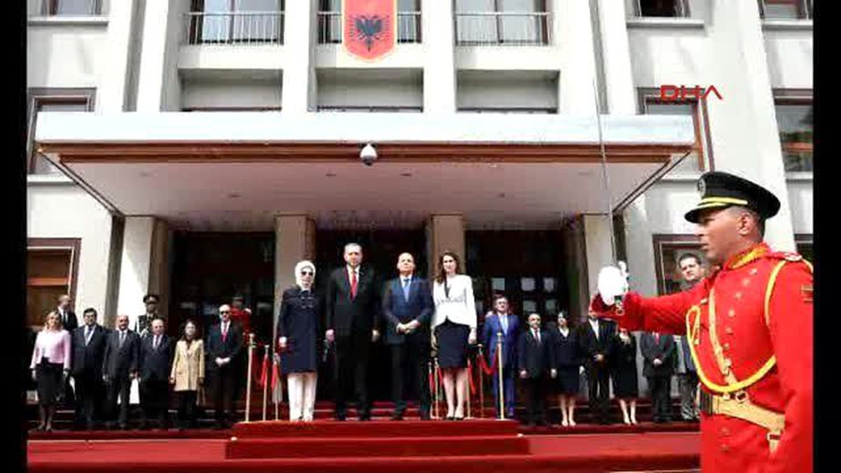 Cumhurbaşkanı Erdoğan Arnavutluk\'ta Resmi Törenle Karşılandı