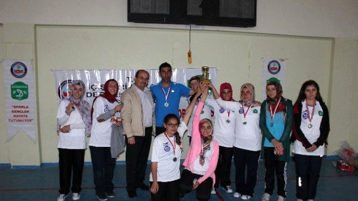 Darende\'de Bayanlar Voleybol Turnuvası