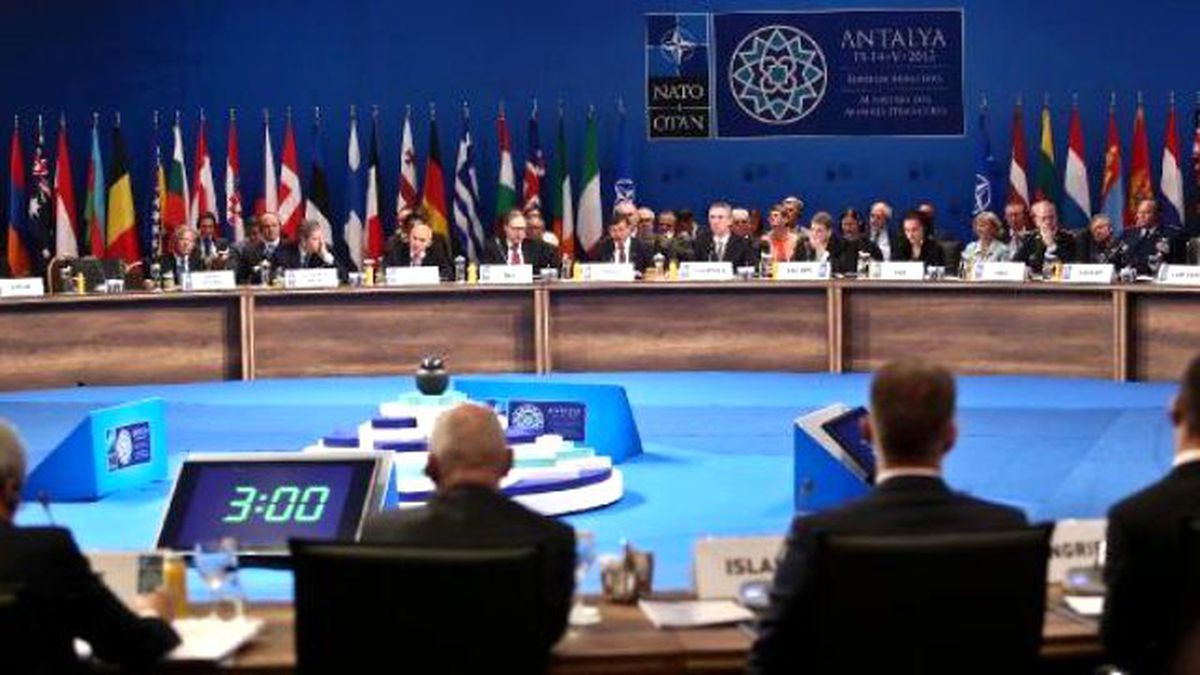 Davutoğlu ve ABD Dışişleri Bakanı Kerry Başbaşa Görüştü