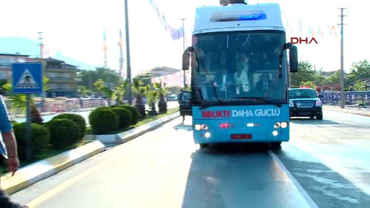 Başbakan Davutoğlu: Cumhurbaşkanımıza Kimse Dil Uzatamaz