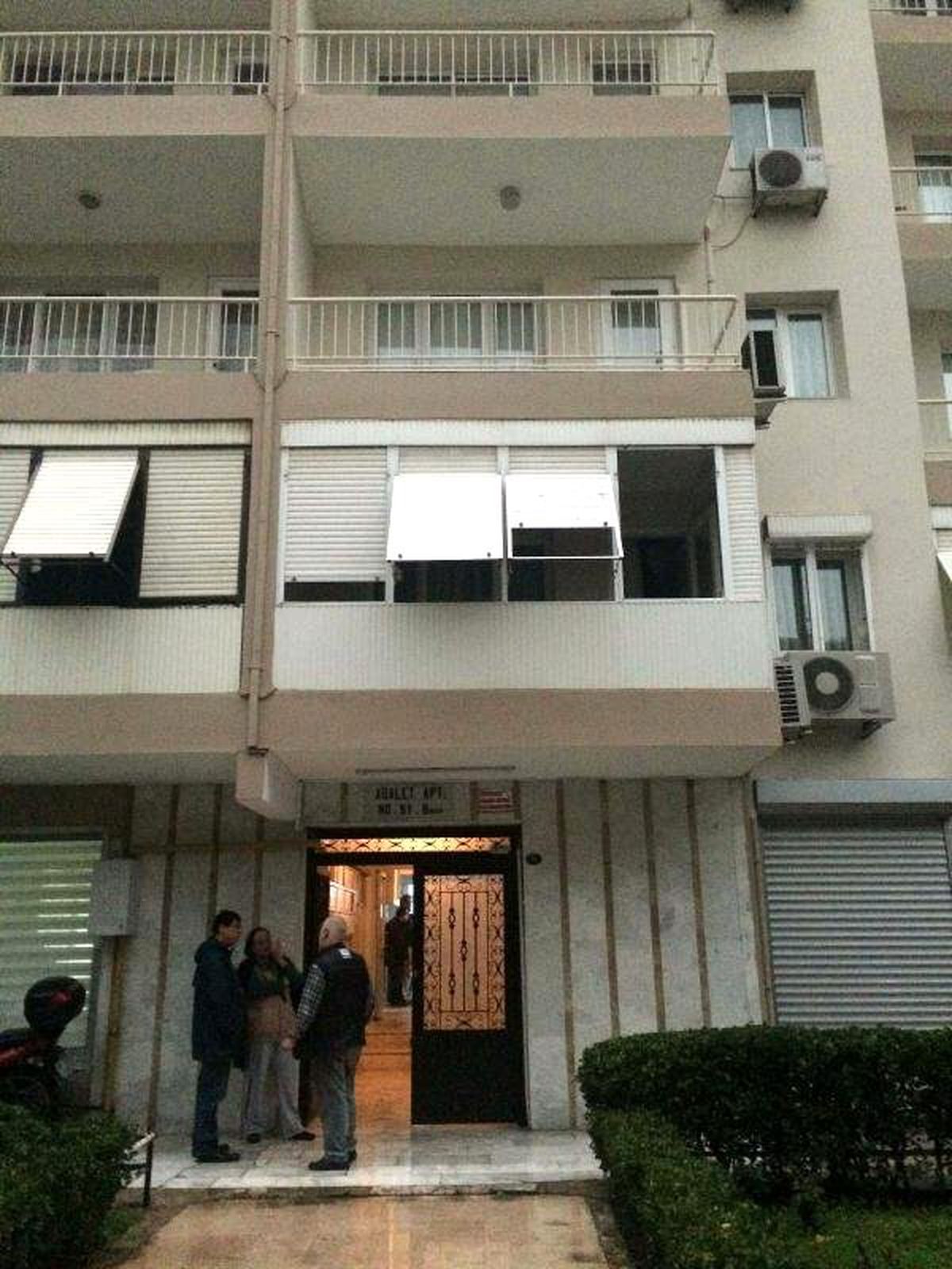 Emekli Başkomiser ve Bir Polisin Evindeki Hırsızlık Kamerada