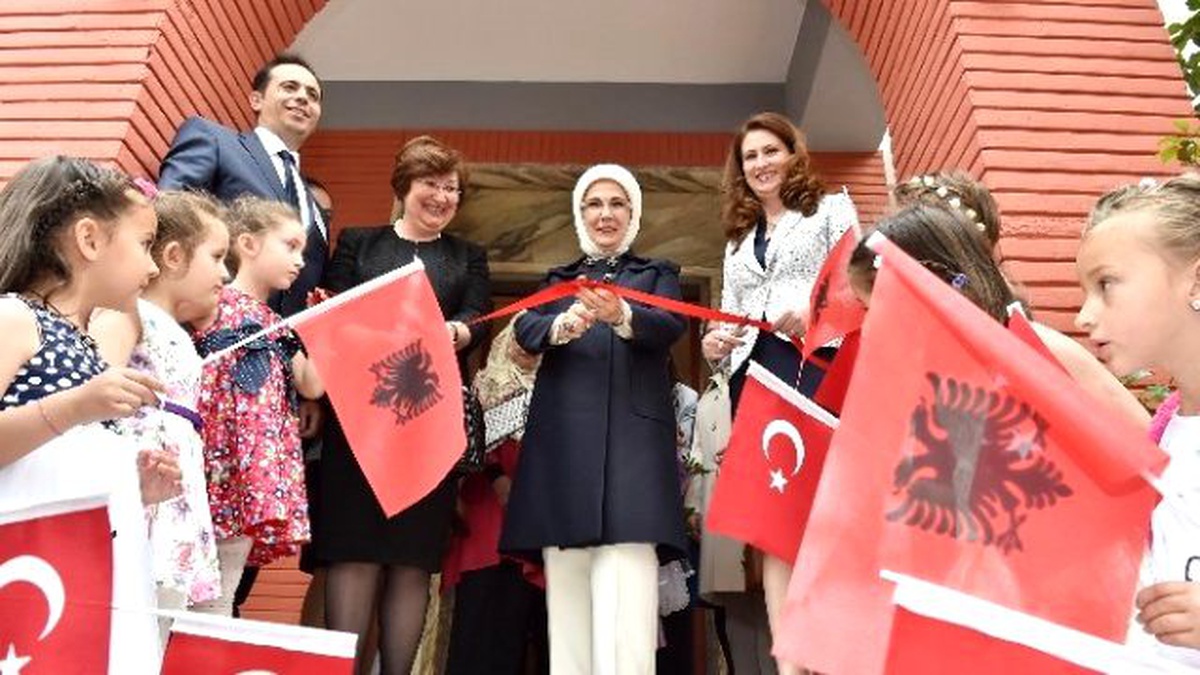 Emine Erdoğan Arnavutluk\'ta Anaokulu Açılışına Katıldı