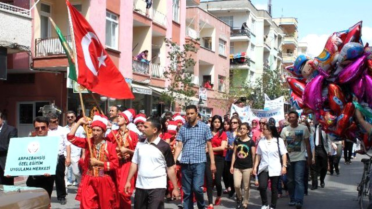 Engeliler Haftası\'nda Farkındalık Yürüyüşü