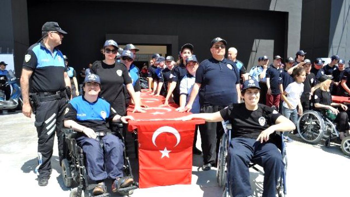 Engelliler Polis Olup Yemin Etti