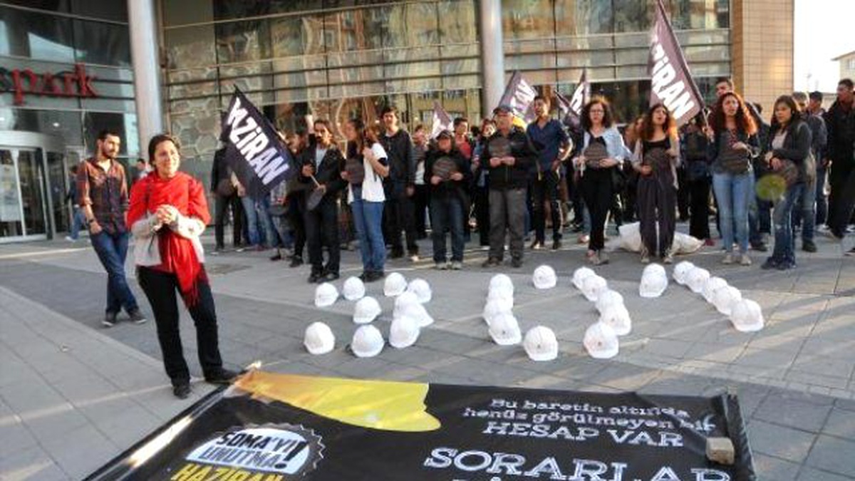 Eskişehir\'de 300 Kişi Soma\'da Ölenler İçin Yürüdü