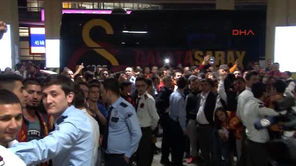 Galatasaray Şampiyon Gibi Karşılandı