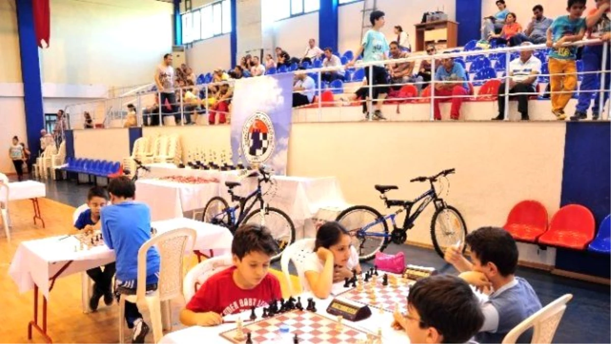 Genç Satranççılar Balçova\'da Buluştu