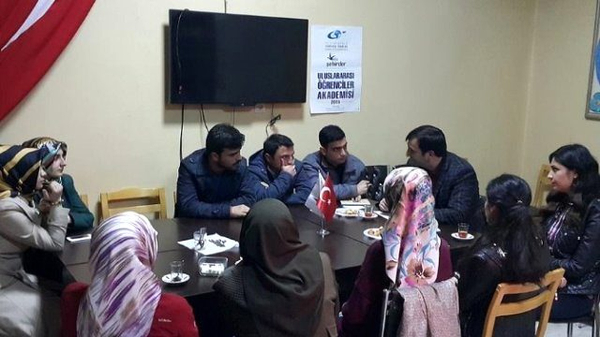 Gençler, Siyaset Ahlâkıyla Terbiye Edilmemelidir"