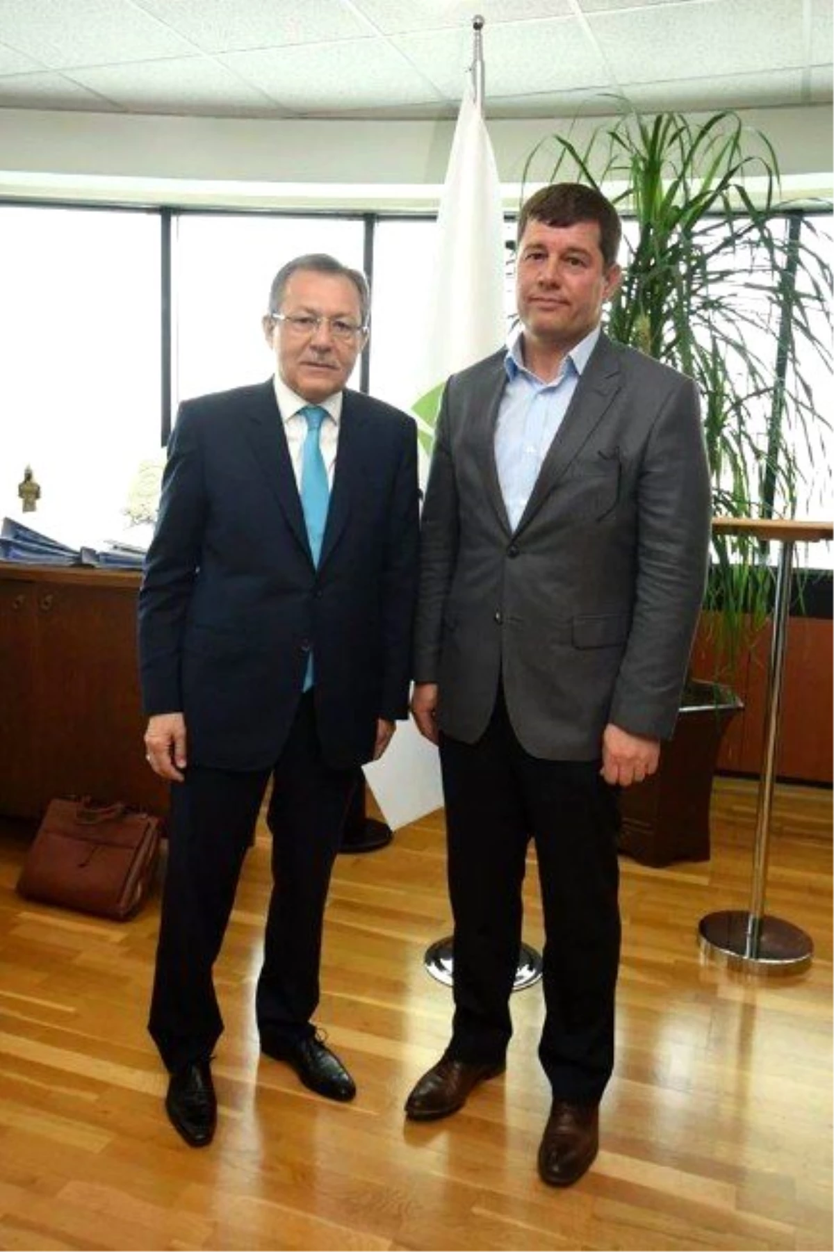 Gömeç Belediye Başkanı Arslan, Başkan Uğur\'u Ziyaret Etti