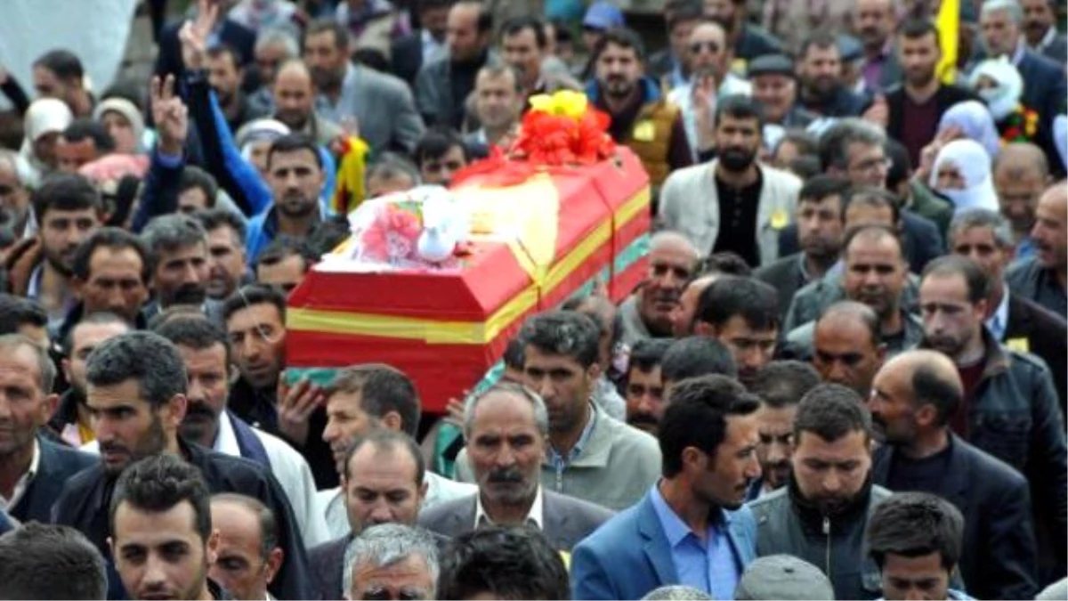 HDP\'li Yüksekdağ, Van\'da Ypg\'li Cenazesine Katıldı