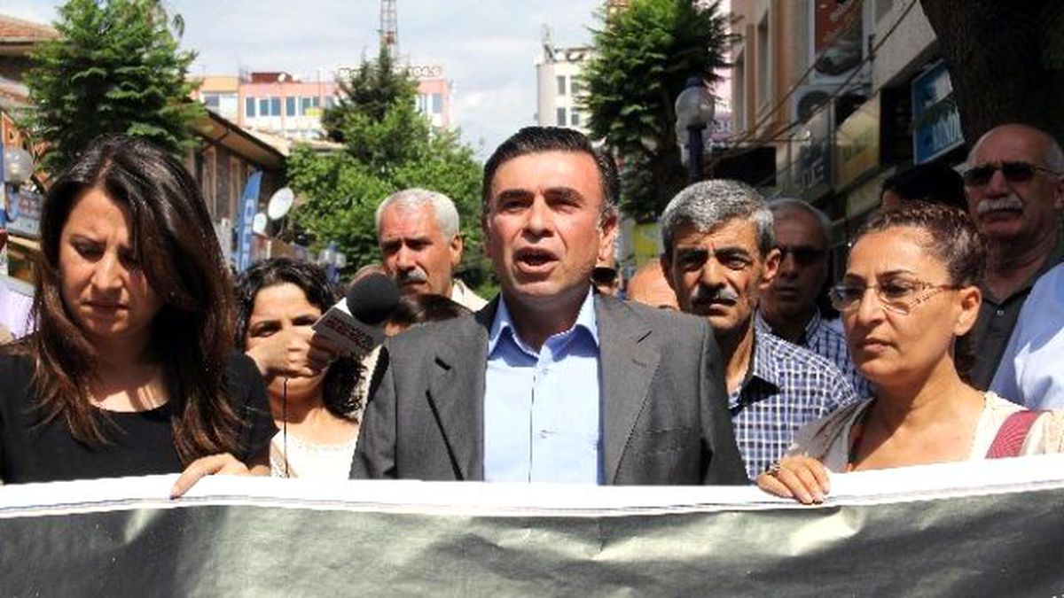 Hdp\'liler Soma Faciasını Protesto Etti