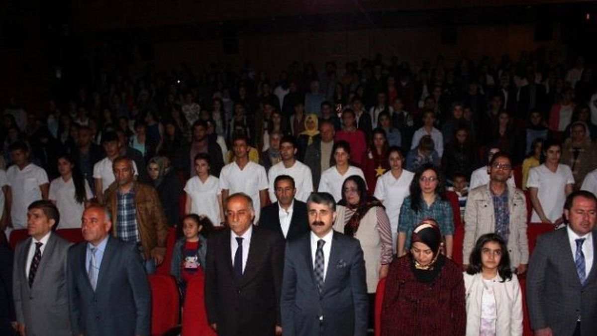 Hemşire Adaylarından Hemşireler Günü Kutlaması