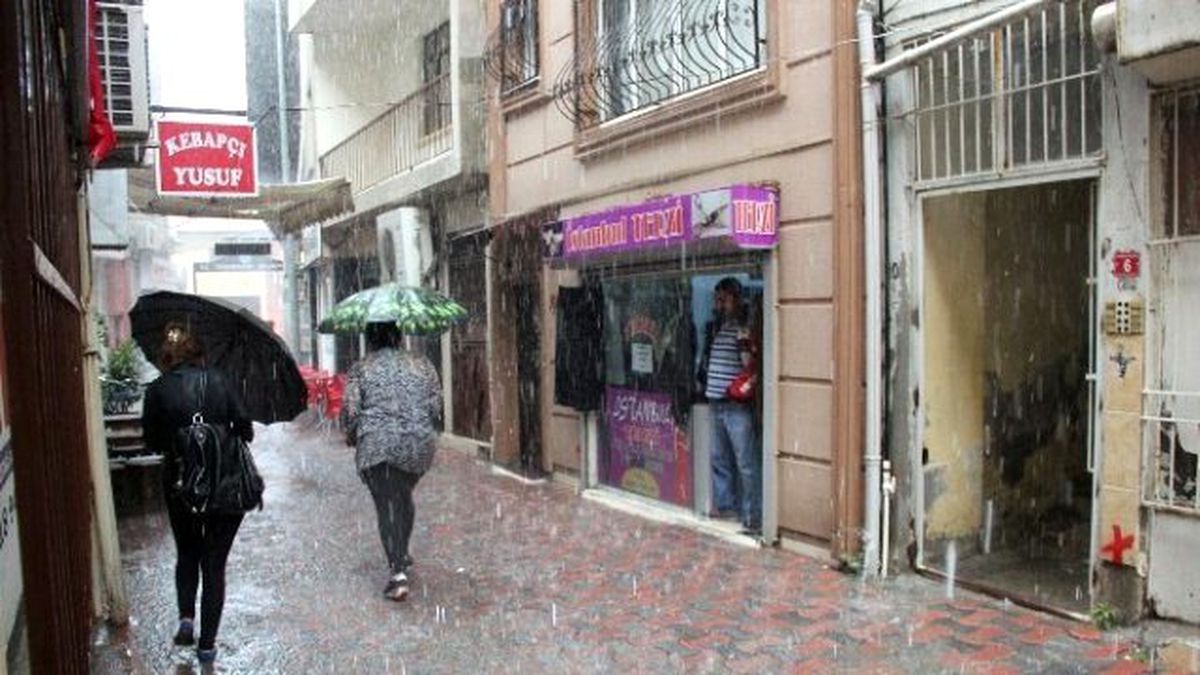 İskenderun\'da Şiddetli Yağmur