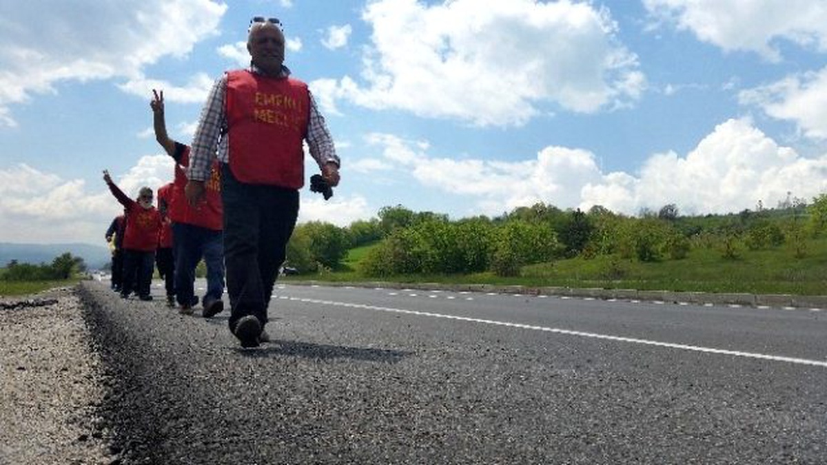 İstanbul\'dan Ankara\'ya Yürüyen Emekliler Bolu\'ya Ulaştı