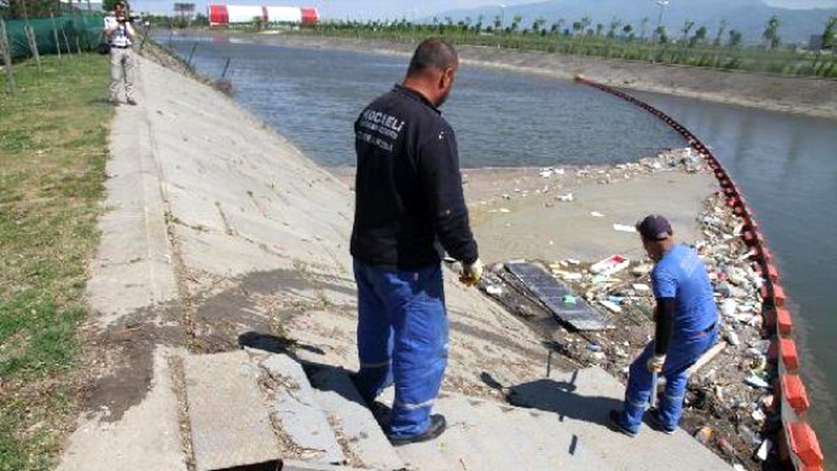 İzmit Körfezi\'nde Kirliliğe Karşı Bariyerli Önlem