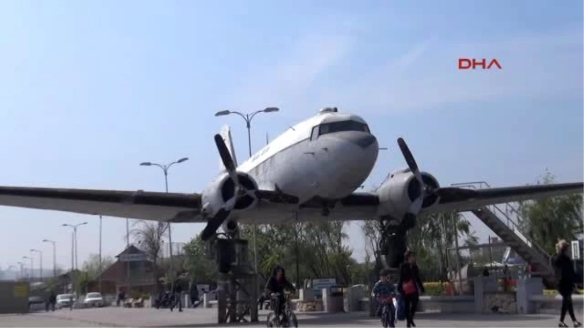 Kanadı Tramplen Olan Uçak Sahilden Uzaklaştırılacak