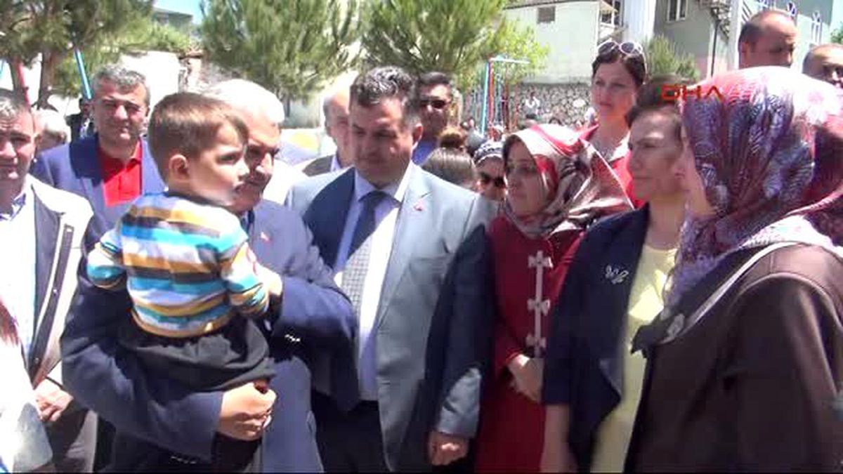 Kınık - Binali Yıldırım, Hayatını Kaybeden Madencilerin Kınık\'taki Ailelerini Ziyaret Etti Ek