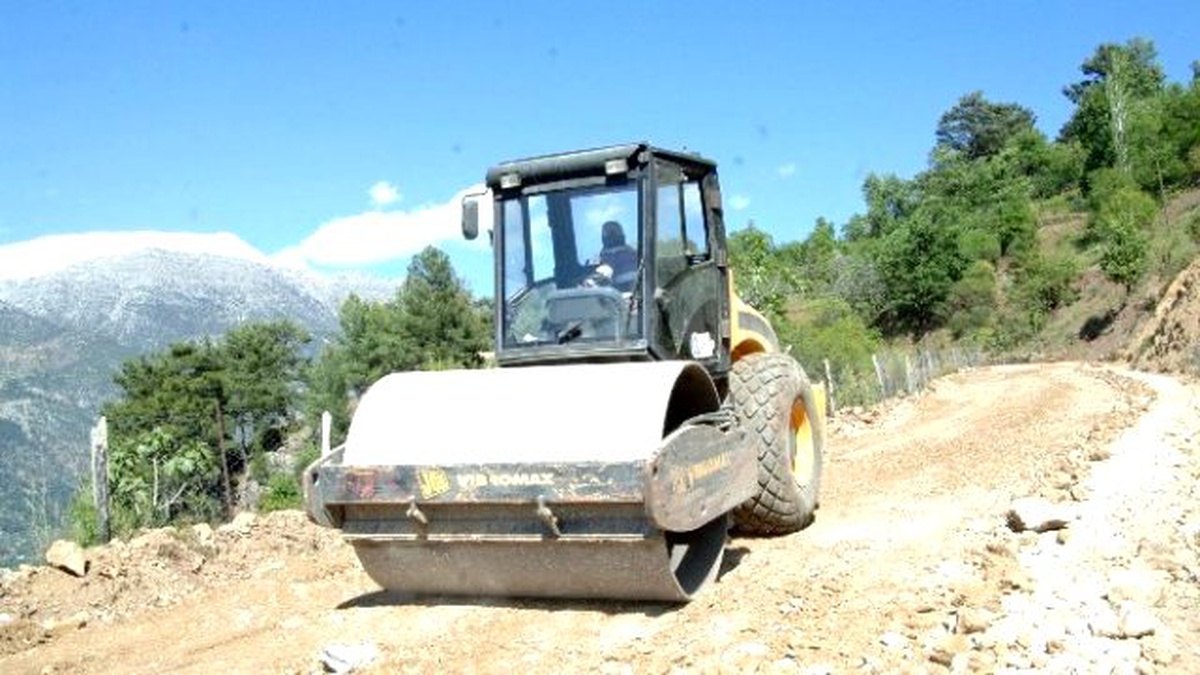 Kırsal Bölgelerde Yol Çalışmaları Devam Ediyor