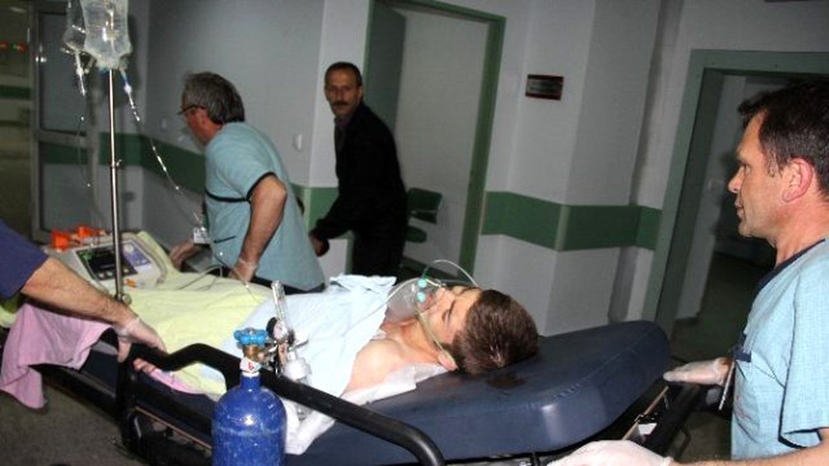 Liseli Kız Erkek Arkadaşını Bıçakla Ağır Yaraladı