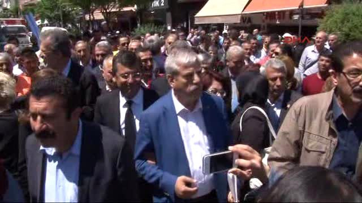 Manisa Soma Facianın Yıldönümünde Anma Sendikalar Madenci Anıtı\'na Karafil Bıraktı Açıklama Yaptı-1