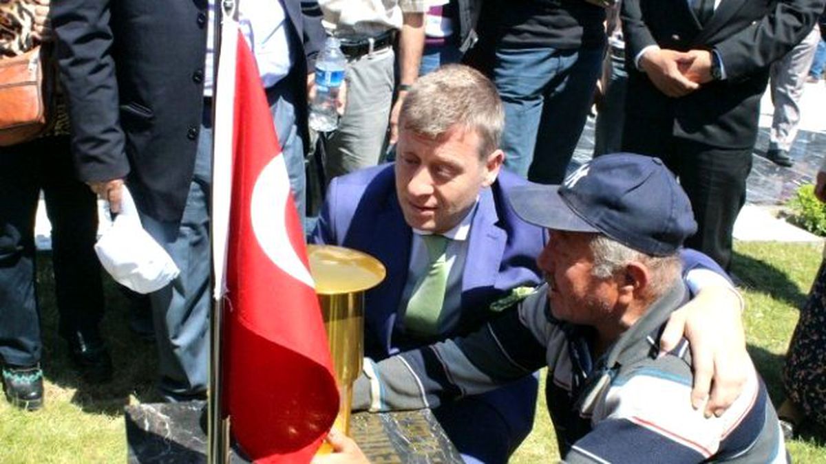 Metin Şentürk Soma Maden Şehitliğinde