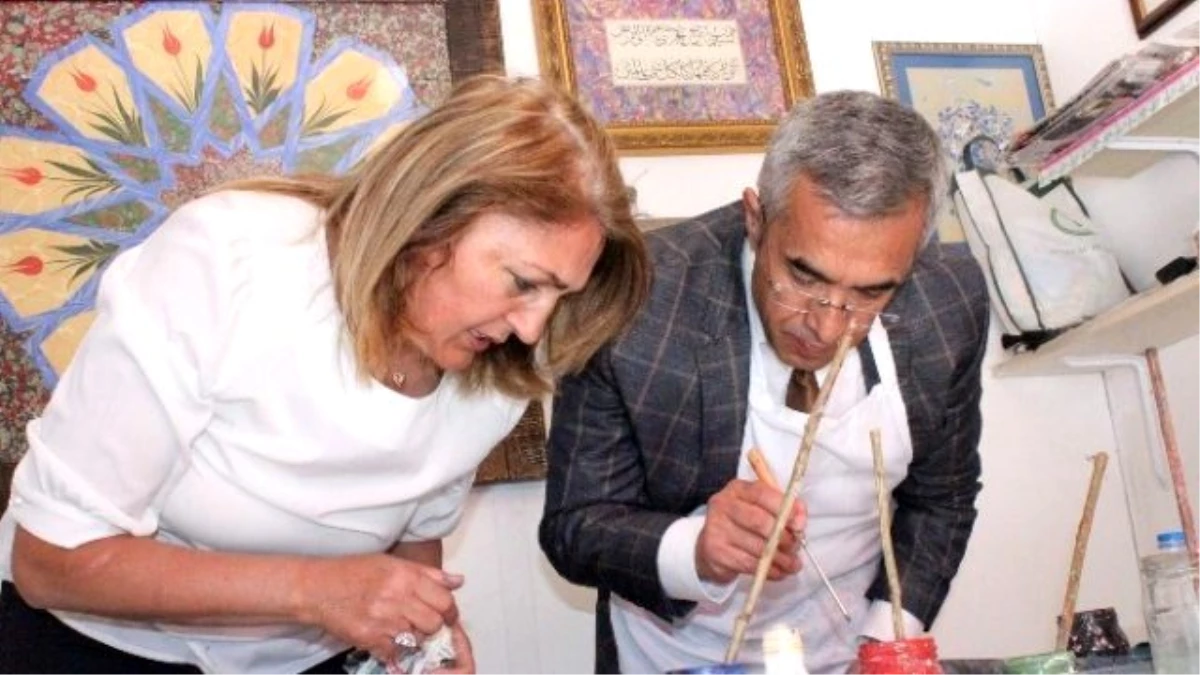 Profesyonel Ellerde Ebru Sanatına İlgi